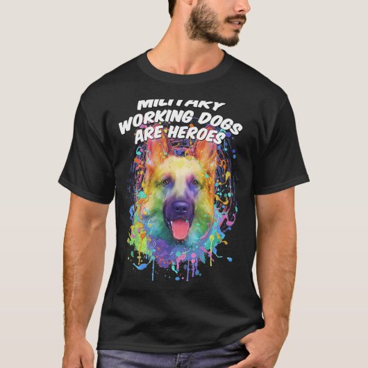 軍隊ワーキング・ドッグはヒーローのドイツの羊飼い Tシャツ (正面)