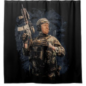 軍隊兵士トランプは民主党を蹴る準備ができている シャワーカーテン (正面)