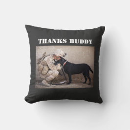 軍隊犬と疲れ果てた兵士 クッション