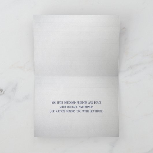 軍隊犬のタグとアメリカ国旗のデザイン カード (内部)