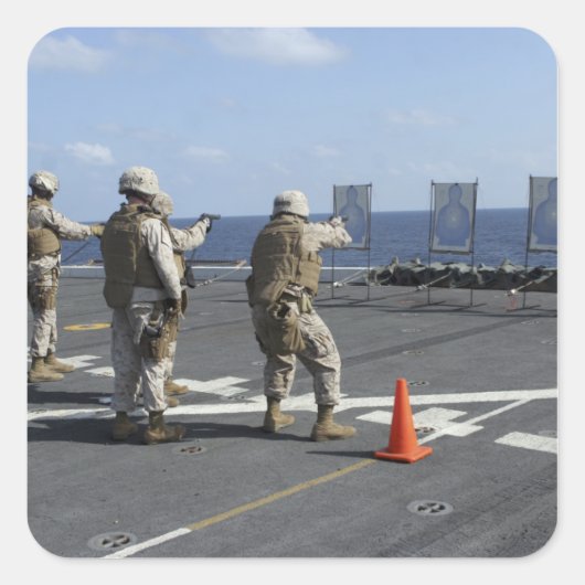 軍隊警官はベルレッタM9と一緒に列車 スクエアシール (正面)