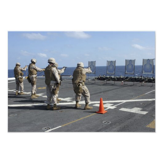 軍隊警官はベルレッタM9と一緒に列車 フォトプリント            (正面)