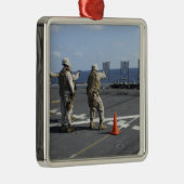 軍隊警官はベルレッタM9と一緒に列車 メタルオーナメント (右)