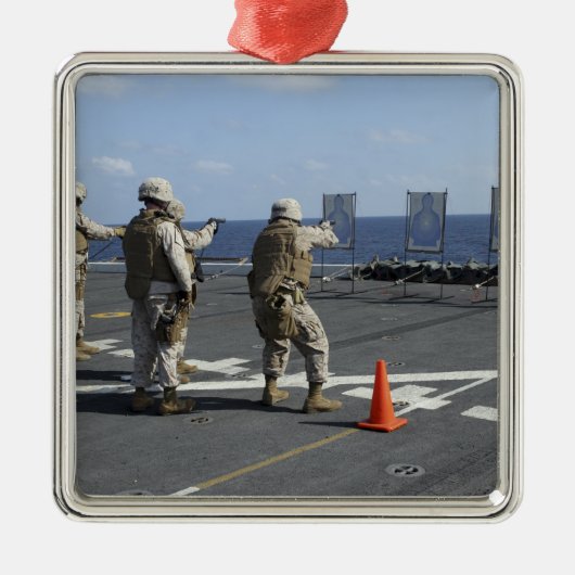 軍隊警官はベルレッタM9と一緒に列車 メタルオーナメント (正面)