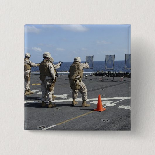 軍隊警官はベルレッタM9と一緒に列車 缶バッジ (正面)