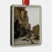 軍隊車はセミ・トラックに閉じ込められている メタルオーナメント (右)