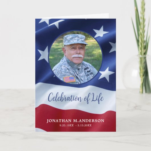 軍隊退役軍人国旗お祝いの生活葬式 カード (正面)
