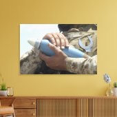 軍需品を装備中の兵士のクローズアップ キャンバスプリント (インサイチュ (リビング))