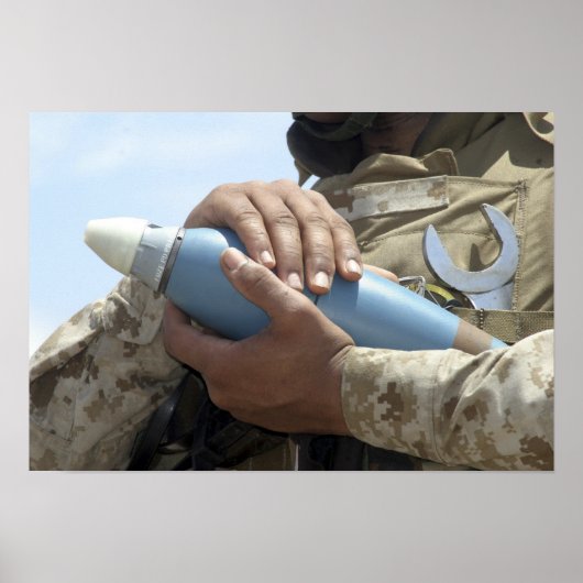 軍需品を装備中の兵士のクローズアップ ポスター (正面)