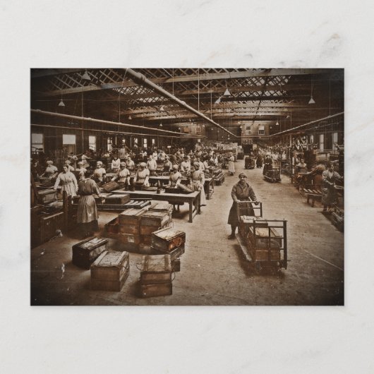 軍需品箱工場の女性 ポストカード (正面)