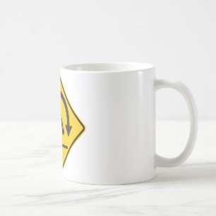 転倒の危険のハイウェーの印 コーヒーマグカップ