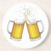 軽いビールを持った2人のマグカップ。 コースター (正面)