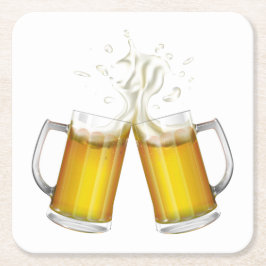 軽いビールを持った2人のマグカップ。 スクエアペーパーコースター