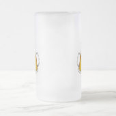 軽いビールを持った2人のマグカップ。 フロストグラスビールジョッキ (中央)