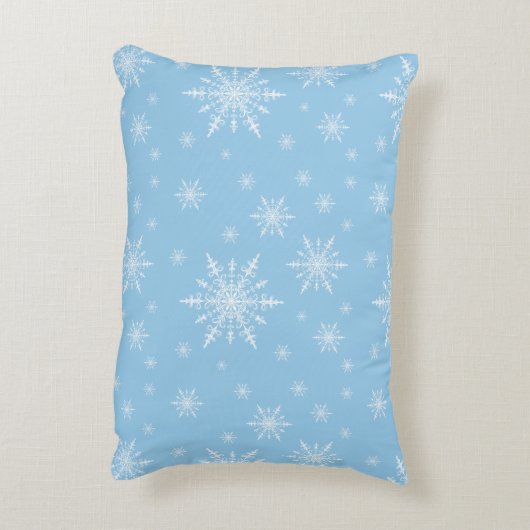 軽いヤグルマギクの青の冬の白い雪片 アクセントクッション (裏面(縦))