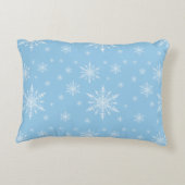軽いヤグルマギクの青の冬の白い雪片 アクセントクッション (裏面)