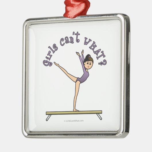 軽い雌の体操選手がバランスビームに乗る メタルオーナメント (左)