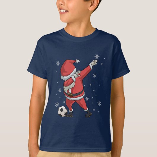 軽く押えるサッカーのサンタクロースのクリスマスのギフトのワイシャツ Tシャツ (正面)
