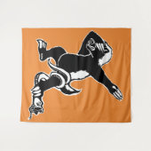 軽く押えるラーテル タペストリー (正面(横))