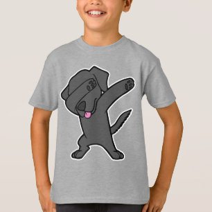 軽く押える黒い実験室のレトリーバーのヒップホップのダンス犬の軽打 Tシャツ