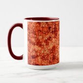 軽く斑点の付いたサンゴの背景に傷 マグカップ (左)