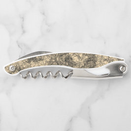 軽く斑点の多いカーキに傷を付ける ソムリエナイフ