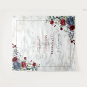 軽やかなダスティーブルーのバラの花束に、バーガンディとゴールドのウェディングドレス タペストリー (正面(横))