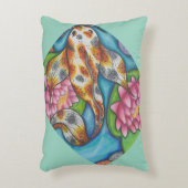 軽ティール(緑がかった色)コイ魚及び蓮アート付き枕 アクセントクッション (正面(垂直))