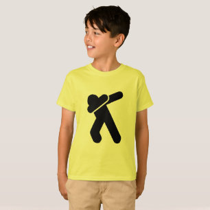 軽打のTシャツを軽く押えている子供 Tシャツ