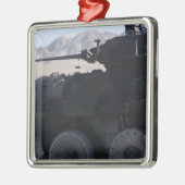 軽装甲車が発砲する メタルオーナメント (左)