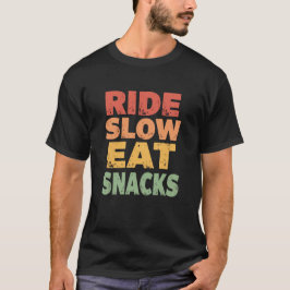 軽食に乗食べる – サイクおもしろいリスト引用文 Tシャツ