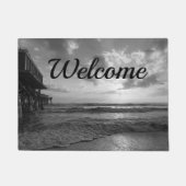 輝かしいビーチ朝のグレースケールへようこそ ドアマット (正面)