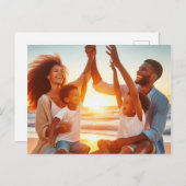 輝かしい夕日の前で幸せな家族 ポストカード (正面/裏面)