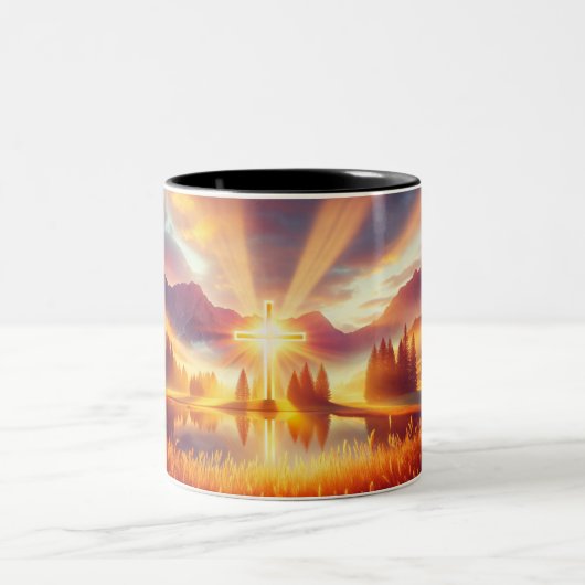 輝かしい日の出の下のゴールデンクロス ツートーンマグカップ (中央)