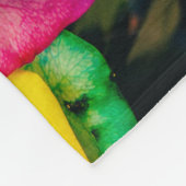 輝かしい色の虹のバラ フリースブランケット (角)