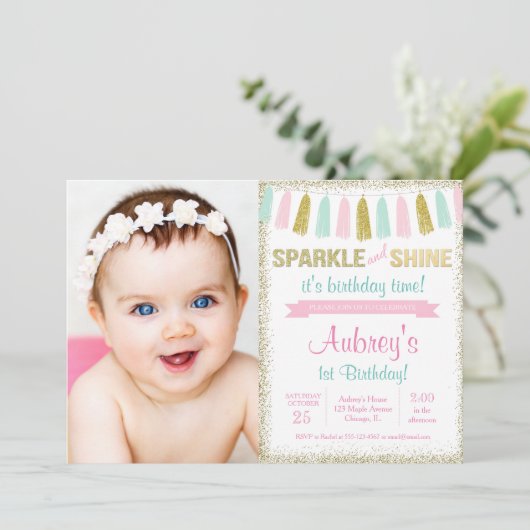 輝きおよび輝やきのピンクの金ゴールドの誕生日の写真 招待状 (スタンド正面)