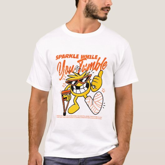 輝きながら崩れ落ちる 面白い モチベーション 笑顔 Tシャツ (正面)