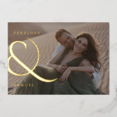 輝くアンパサンド結婚式の日付を保存 箔招待状 (正面)