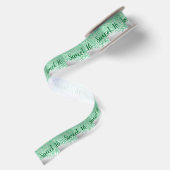 輝くシルバーに舞い落ちるグリーンラメ Sweet 16 サテンリボン (裏面)