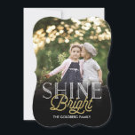 輝くホリデー フォト カード<br><div class="desc">特別なカードには、ダイカット形状やテクスチャード紙を選びましょう。</div>