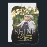 輝くホリデー フォト カード<br><div class="desc">特別なカードには、ダイカット形状やテクスチャード紙を選びましょう。</div>