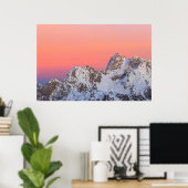 輝く夕焼け空と雪の山々 ポスター (ホームオフィス)