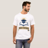 輝く未来: 教育における優れた成果 Tシャツ (正面フル)