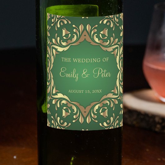 輝く王室の金ゴールドフェイクオーナメントオンエメラルドグリーン ワインラベル