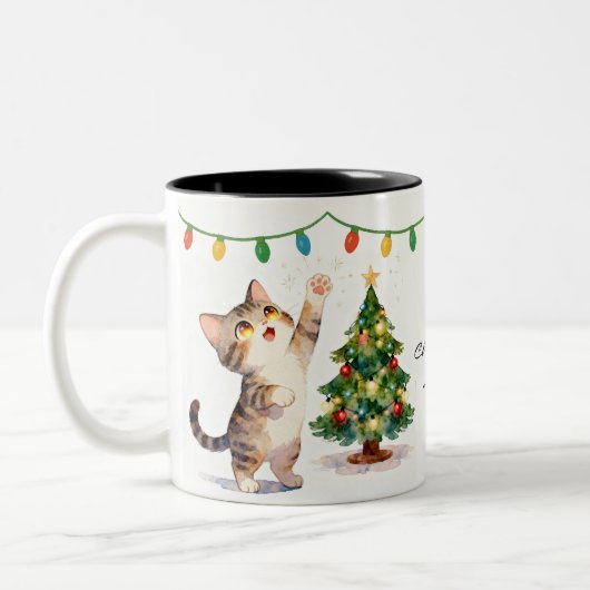 輝く瞳のクリスマスツリーの子猫のギフト ツートーンマグカップ (左)