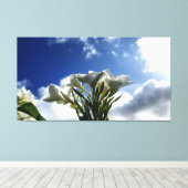 輝く空に向かってプルメリアが咲く キャンバスプリント (インサイチュ (ウッドフロア))