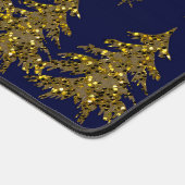 輝く金ゴールドクリスマスツリー、月、青に星 デスクマット (コーナー)