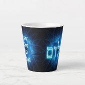 輝く青いダビデの星の彫刻仕上げにShalom カフェラテマグ (正面)