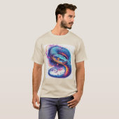 輝く鱗を持つ宇宙の蛇 Tシャツ (正面フル)