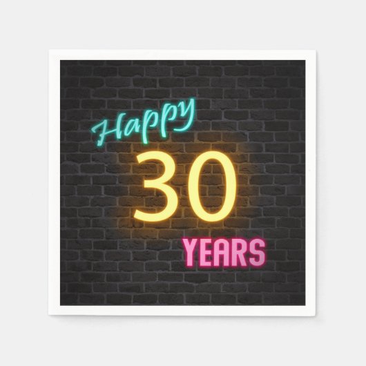 輝く30のネオンサインがレンガの壁に スタンダードカクテルナプキン (正面)